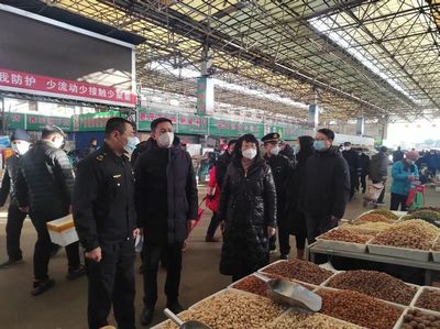 青島市市場監管局副局長李杰赴李滄區開展節日市場食品安全專項督導，聚焦食用農產品批發環節